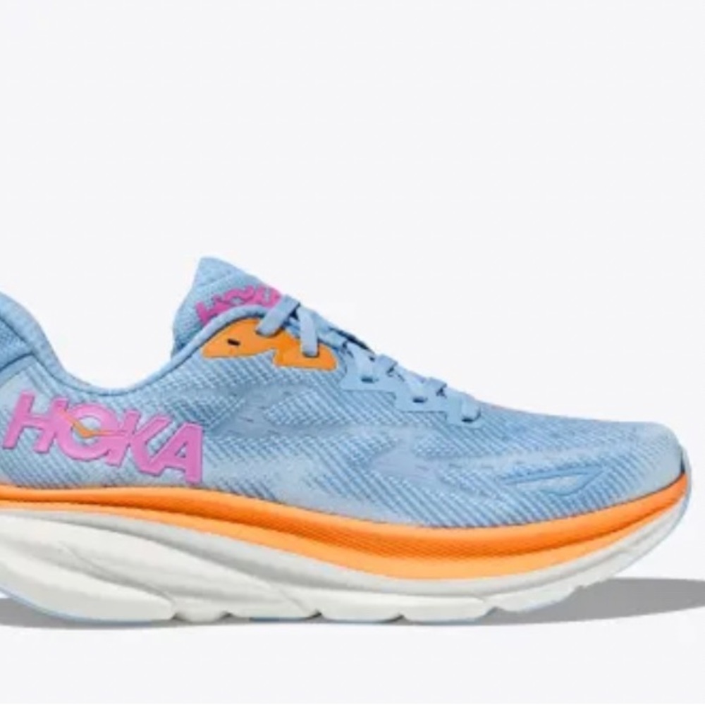 Womens hoka clifton 9’s. Gently used.